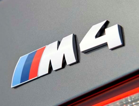 2015-bmw-m4-convertible-m4-badge-detail-600-001