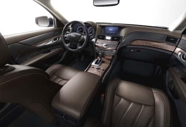 2015-infiniti-q70-interior-front-look-in-600-001