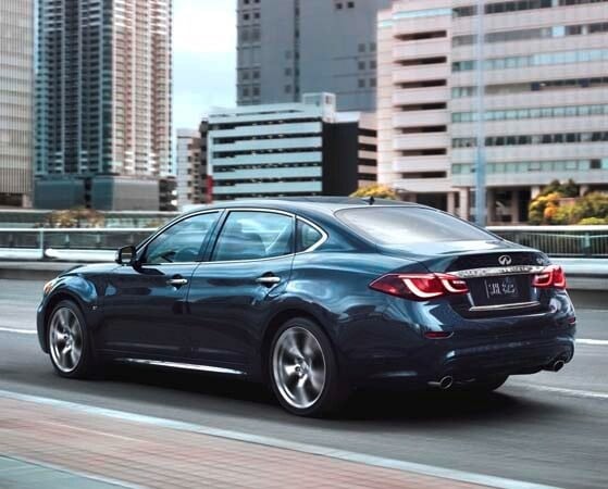 2015-infiniti-q70-rear-action-600-001