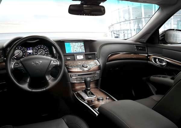 2015-infiniti-q70l-interior-front-600-001