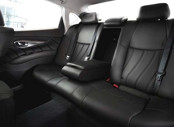 2015-infiniti-q70l-interior-rear-600-001