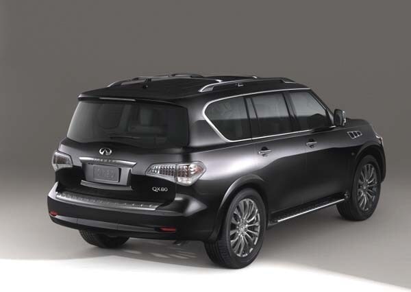 2015-infiniti-qx80-limited-rear-static-600-001