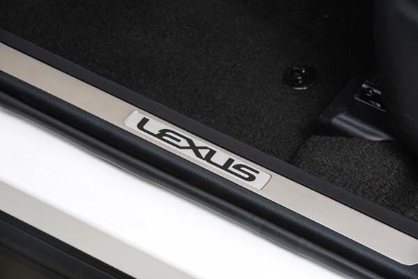 2015-lexus-nx-200t-f-sport-sill-plate-detail-600-001