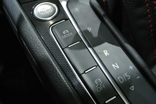 2015-vw-golf-16-600-001