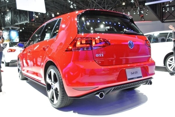 2015-vw-golf-3-600-001