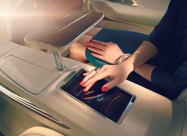 bmw-vision-future-luxury-rear-seat-console-detail-600-001