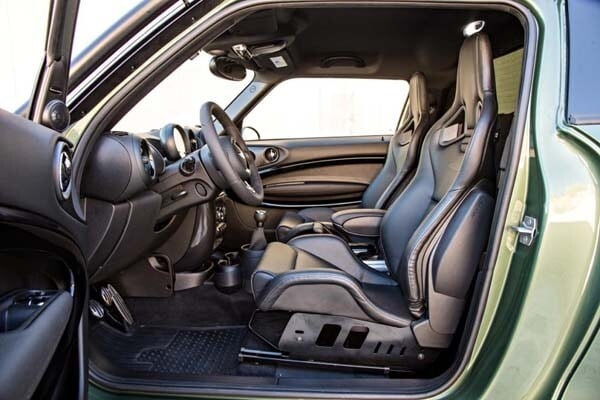mini-paceman-adventure-concept-interior-look-in-600-001