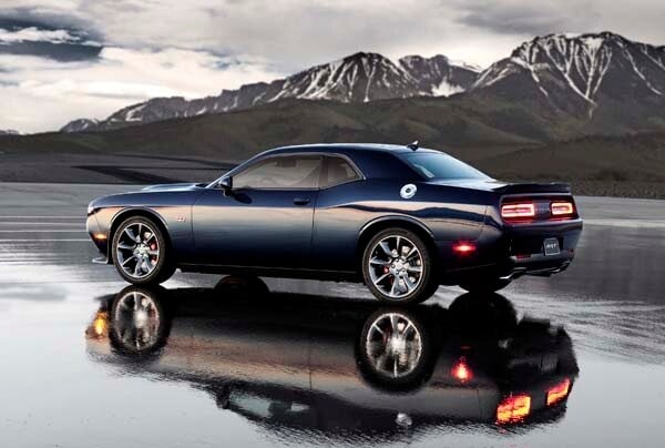 2015 Dodge Challenger SRT bows with a 6.2-liter V8 Hellcat engine, boasts 600+ horsepower