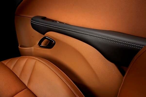 2015 Dodge Challenger SRT bows with a 6.2-liter V8 Hellcat engine, boasts 600+ horsepower