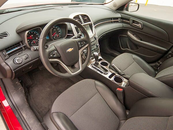 2014-chevy-malibu-lt-interior-01-600-001