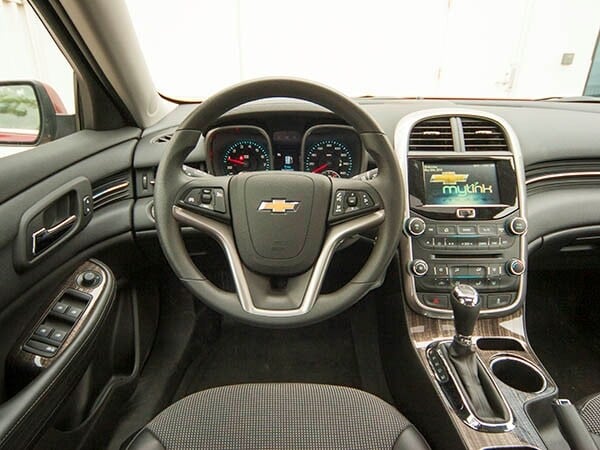 2014-chevy-malibu-lt-interior-04-600-001