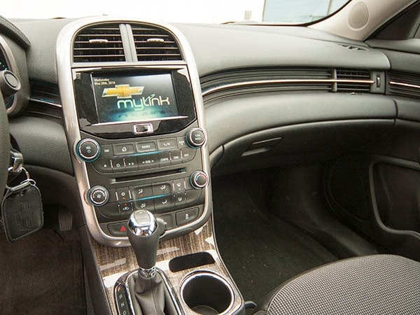 2014-chevy-malibu-lt-interior-05-600-001