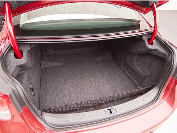 2014-chevy-malibu-lt-interior-07-600-001