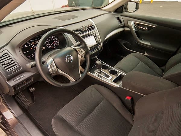 2014-nissan-altima-interior-01-600-001