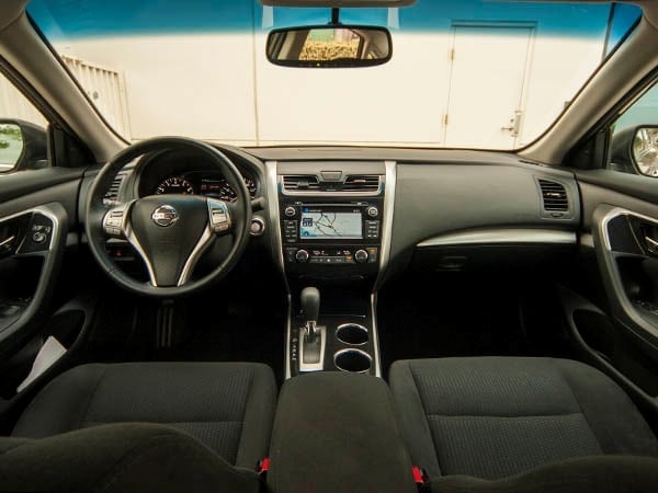 2014-nissan-altima-interior-03-600-001