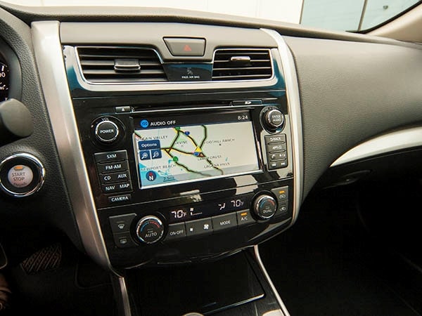 2014-nissan-altima-interior-06-600-001