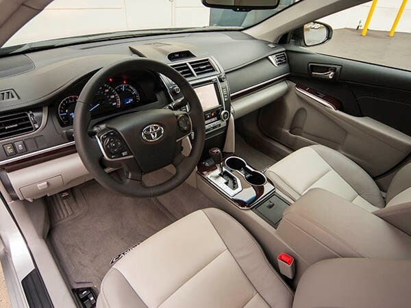 2014-toyota-camry-interior-01-600-001