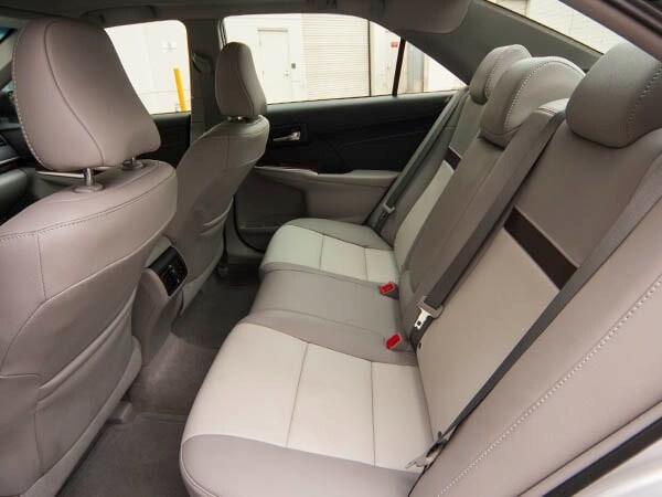 2014-toyota-camry-interior-05-600-001