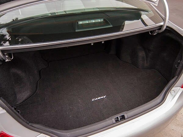 2014-toyota-camry-interior-08-600-001