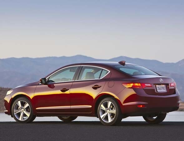 2015-acura-ilx-2-4-liter-rear-static-600-001