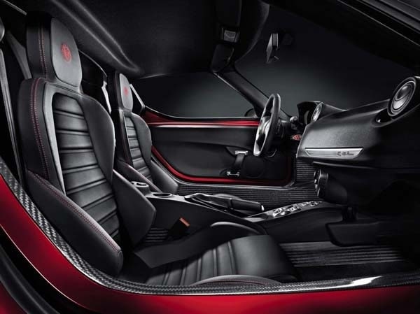 2015-alfaromeo-4c-launch-edition-interior-detail-600-001