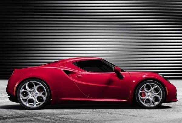 2015-alfaromeo-4c-launch-edition-static-profile-600-001