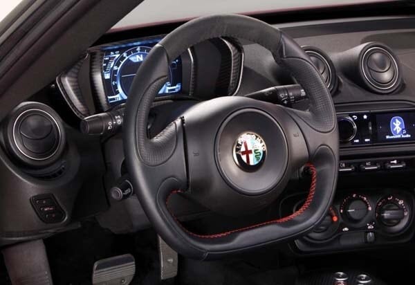 2015-alfaromeo-4c-launch-edition-steering-wheel-dash-detail-600-001