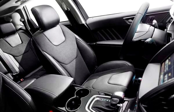 2015-ford-edge-sport-interior-overall-600-001