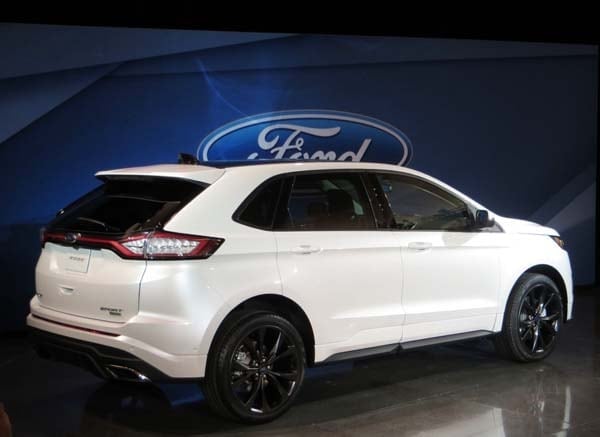 2015-ford-edge-sport-rear-reveal1-600-001