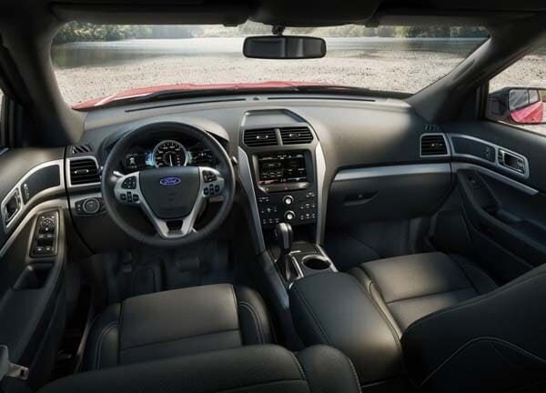 2015-ford-explorer-xlt-interior-front-600-001