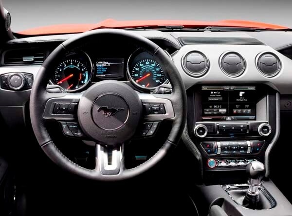 2015-ford-mustang-gt-coupe-interior-dash-600-001
