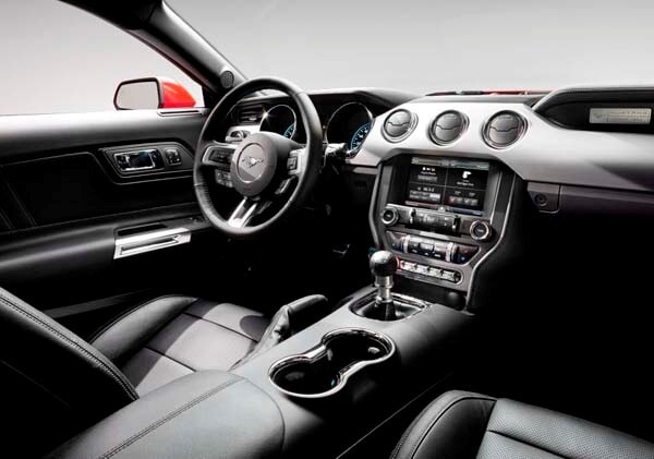 2015-ford-mustang-gt-coupe-interior-front-600-001