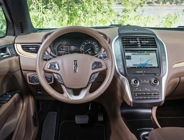 2015-lincoln-mkc-dash-detail-600-001
