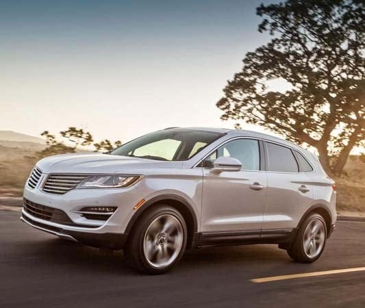 2015-lincoln-mkc-front-pan-action1-600-001