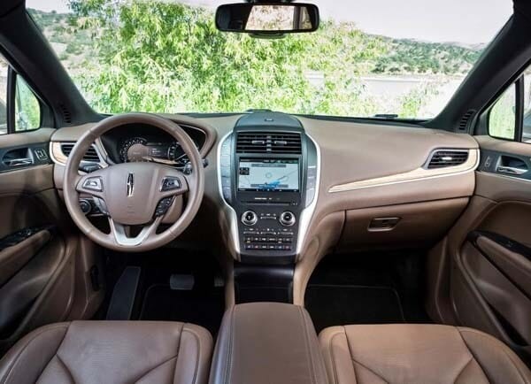 2015-lincoln-mkc-front-seat-interior-detail2-600-001
