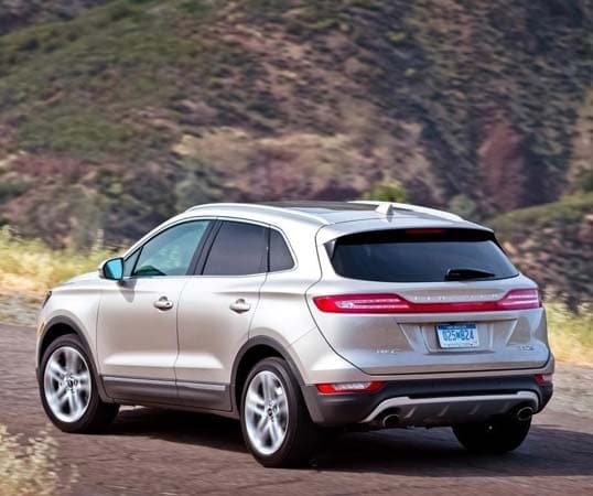 2015-lincoln-mkc-rear-action1-600-001