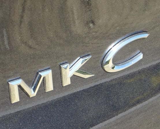 2015-lincoln-mkc-rear-decklid-badge-600-001