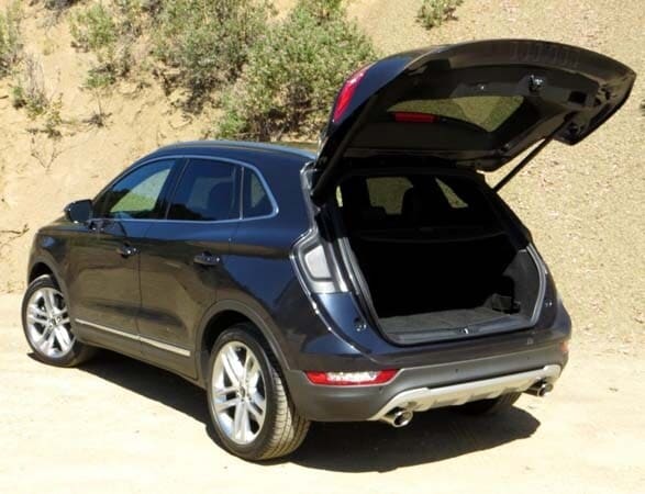 2015-lincoln-mkc-rear-decklid-open-600-001