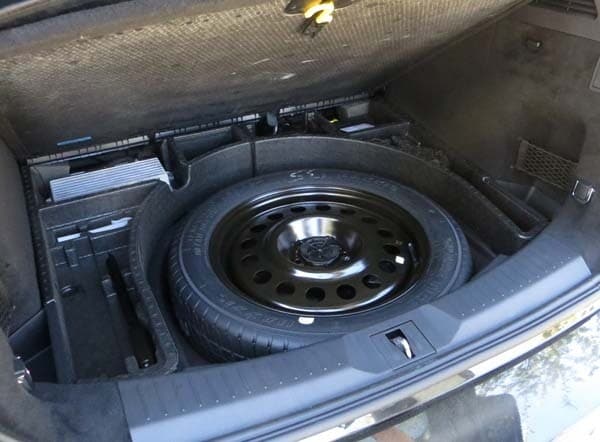 2015-lincoln-mkc-rear-underfloor-detail-600-001