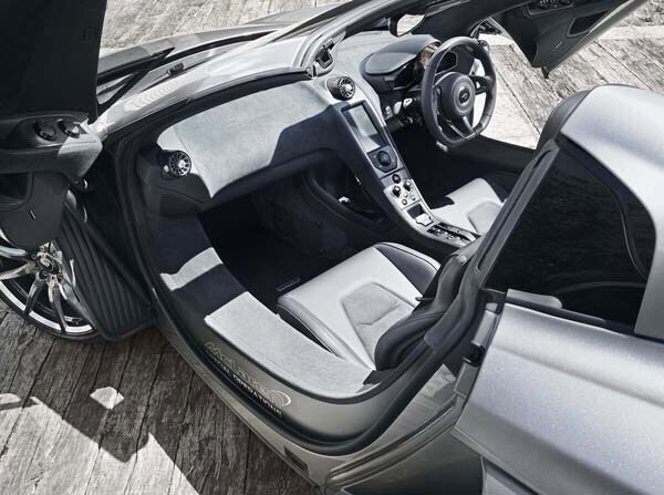 2015-mclaren-mso-650s-cabin-detail1-600-001