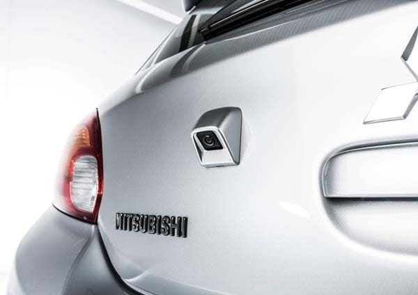 2015-mitsubishi-mirage-backup-camera-detail-600-001