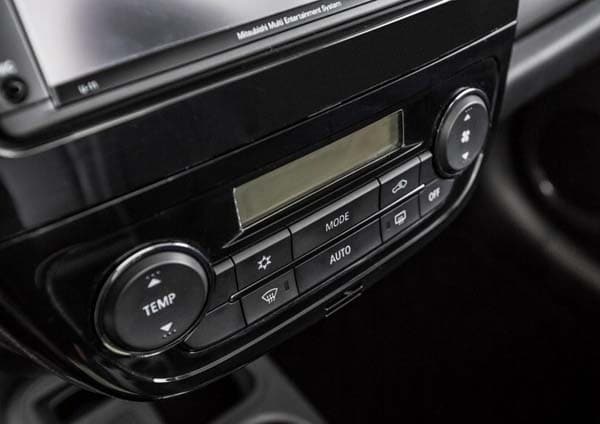 2015-mitsubishi-mirage-interior-hvac-detail-600-001