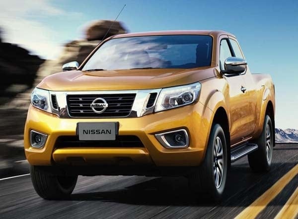 2015-nissan-np300-navara-pickup-front-action2-600-001