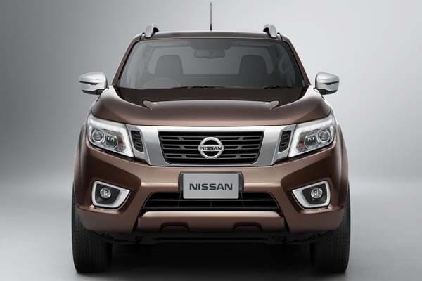 2015-nissan-np300-navara-pickup-head-on-static-600-001