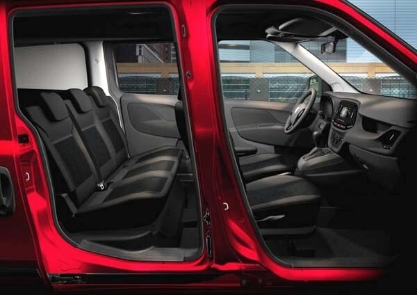 2015-ram-promaster-city-wagon-interior-look-in-600-001