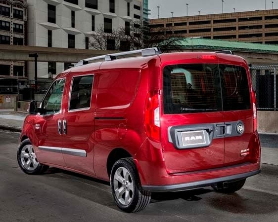 2015-ram-promaster-city-wagon-rear-static-600-001