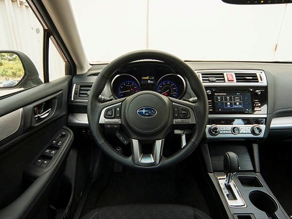 2015-subaru-legacy-interior-04-600-001