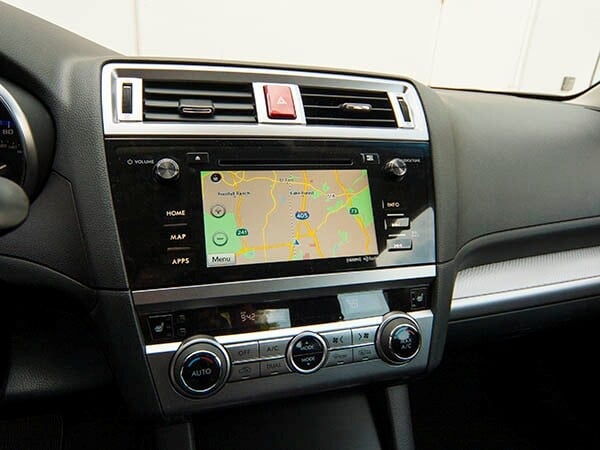 2015-subaru-legacy-interior-05-600-001