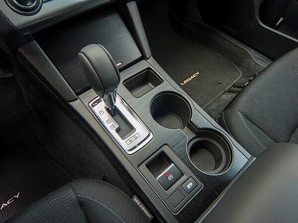 2015-subaru-legacy-interior-06-600-001