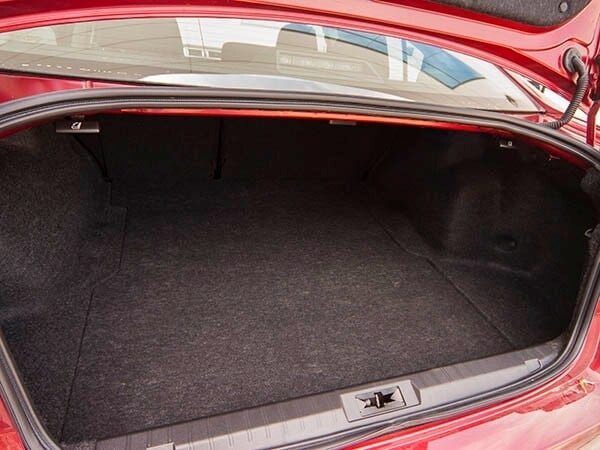 2015-subaru-legacy-interior-07-600-001